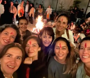 Karen Leone Instagram - Gracias infinitas @bodhimedicineinstitute por compartir Las 5 leyes biológicas de Dr. Hammer. Me cambió la vida en todo sentido.
Gracias @drnirdoshkohra por compartir tu conocimiento y crear esta tribu maravillosa con tanto amor. Gracias a todo el equipo maravilloso por sostenerme @claudiamejiaturnbull @tatiana_solana_amarcura  por la foto final @serdigitalmedia y a todos los que me enviaron esas fotos tan lindas,estos momentos se quedan guardados en mi corazón. Gracias tribu porque juntos hicimos magia, bendecida por conocer a cada uno de ustedes. Vean la foto final y me dicen si se encontraron✨💜✨
.
.
.
#tribu #bodhimedicine #5leyesbiologicas #drhammer
