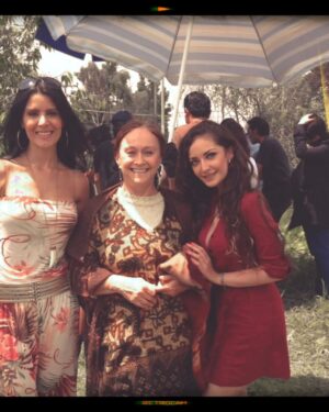 Karen Leone Instagram - Más de 15 años de amistad primero como actrices en una película y ahora cocreando juntas en este camino de sanación. Gracias por tu amistad, lealtad, por siempre escucharme, apoyarme en todo momento y algo que no tiene precio que es creer en mi desde el primer momento. Por más años de carcajadas sin parar, porque de eso se trata de compartir todo tipo de momentos pero jamás dejar de reír 😄🙏🏼✨ @psicologamarielapedotti