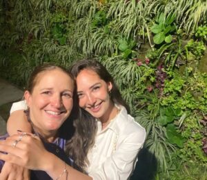 Karen Leone Instagram - Gracias infinitas @bodhimedicineinstitute por compartir Las 5 leyes biológicas de Dr. Hammer. Me cambió la vida en todo sentido.
Gracias @drnirdoshkohra por compartir tu conocimiento y crear esta tribu maravillosa con tanto amor. Gracias a todo el equipo maravilloso por sostenerme @claudiamejiaturnbull @tatiana_solana_amarcura  por la foto final @serdigitalmedia y a todos los que me enviaron esas fotos tan lindas,estos momentos se quedan guardados en mi corazón. Gracias tribu porque juntos hicimos magia, bendecida por conocer a cada uno de ustedes. Vean la foto final y me dicen si se encontraron✨💜✨
.
.
.
#tribu #bodhimedicine #5leyesbiologicas #drhammer