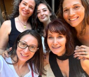 Karen Leone Instagram - Gracias infinitas @bodhimedicineinstitute por compartir Las 5 leyes biológicas de Dr. Hammer. Me cambió la vida en todo sentido.
Gracias @drnirdoshkohra por compartir tu conocimiento y crear esta tribu maravillosa con tanto amor. Gracias a todo el equipo maravilloso por sostenerme @claudiamejiaturnbull @tatiana_solana_amarcura  por la foto final @serdigitalmedia y a todos los que me enviaron esas fotos tan lindas,estos momentos se quedan guardados en mi corazón. Gracias tribu porque juntos hicimos magia, bendecida por conocer a cada uno de ustedes. Vean la foto final y me dicen si se encontraron✨💜✨
.
.
.
#tribu #bodhimedicine #5leyesbiologicas #drhammer