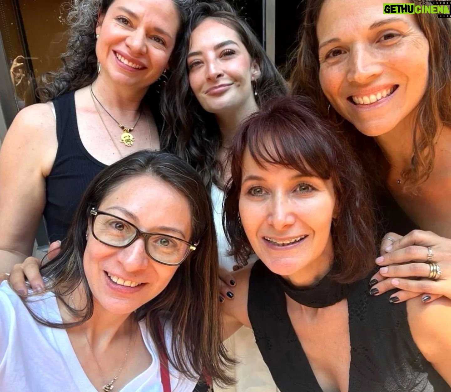 Karen Leone - 3 Likes - Gracias infinitas @bodhimedicineinstitute por compartir Las 5 leyes biológicas de Dr. Hammer. Me cambió la vida en todo sentido.
Gracias @drnirdoshkohra por compartir tu conocimiento y crear esta tribu maravillosa con tanto amor. Gracias a todo el equipo maravilloso por sostenerme @claudiamejiaturnbull @tatiana_solana_amarcura por la foto final @serdigitalmedia y a todos los que me enviaron esas fotos tan lindas,estos momentos se quedan guardados en mi corazón. Gracias tribu porque juntos hicimos magia, bendecida por conocer a cada uno de ustedes. Vean la foto final y me dicen si se encontraron✨💜✨
.
.
.
#tribu #bodhimedicine #5leyesbiologicas #drhammer