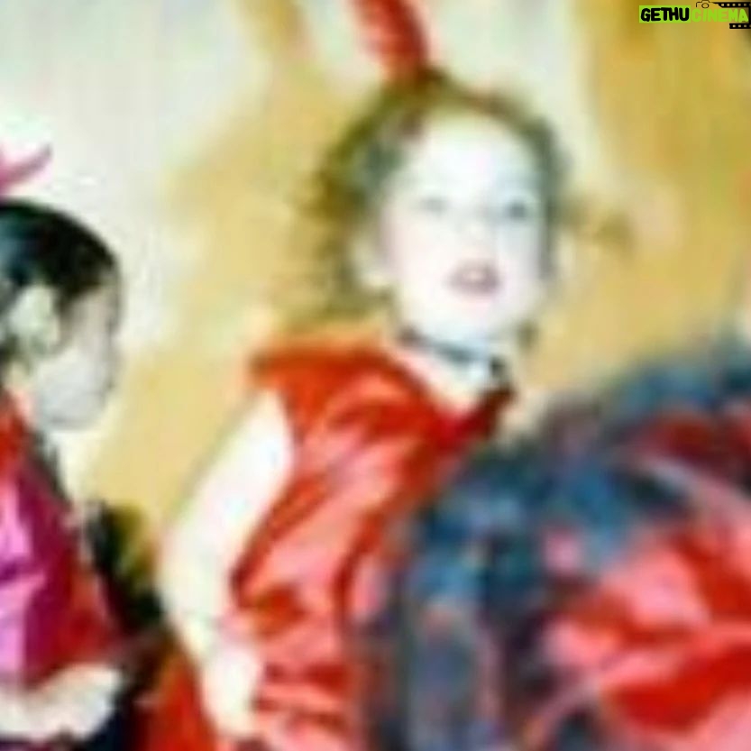 Karen Leone - 3 Likes - Esta niña sigue más viva que nunca en mi, que todos los días sean día del niño 👧🏼🧸
*Foto 1 Sonriendo a cámara
*Foto 2 De bebé
*Foto 3 Perfil griego
*Foto 4 En Reina de la Primavera
*Foto 5 Bien feliz bailando con el que me gustaba
*Foto 6 Bailando Can Can
#diadelniño