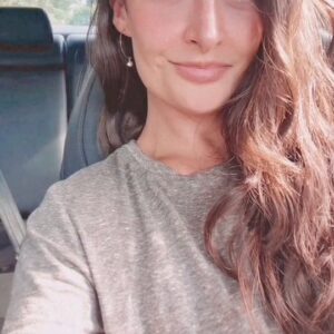 Karen Leone Instagram - Sé paciente y amoroso... Nunca dejes de escuchar a tu corazón ✨💜✨