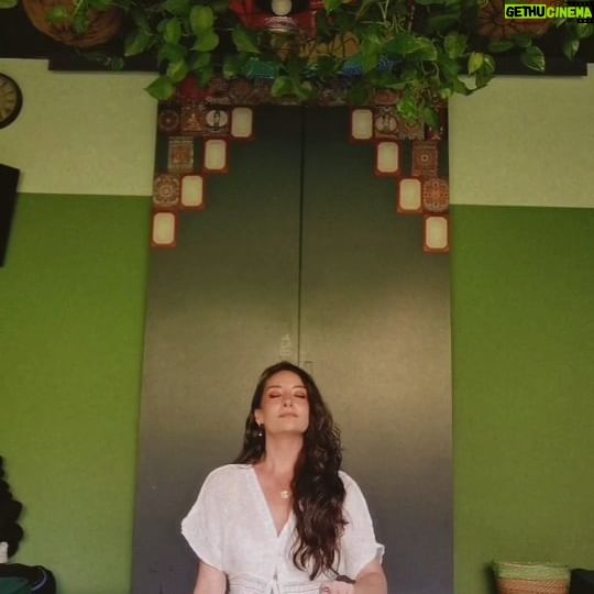 Karen Leone - 3 Likes - Que las música sane tu corazón, que las lágrimas purifiquen tu alma, que tu respiración te lleve a tal consciencia que se expanda por todo tu ser AMOR puro, amor por ti, por el otro, por la existencia. Me amo en ti. Bonita noche✨❤️🔥✨
.
.
.
#sanacion #amor #consciencia #alma