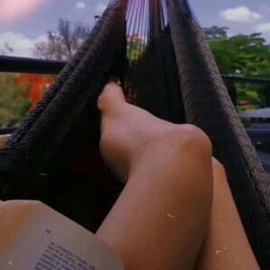 Karen Leone Instagram - Dime donde te duele para amarte más ahí... 😉🪐