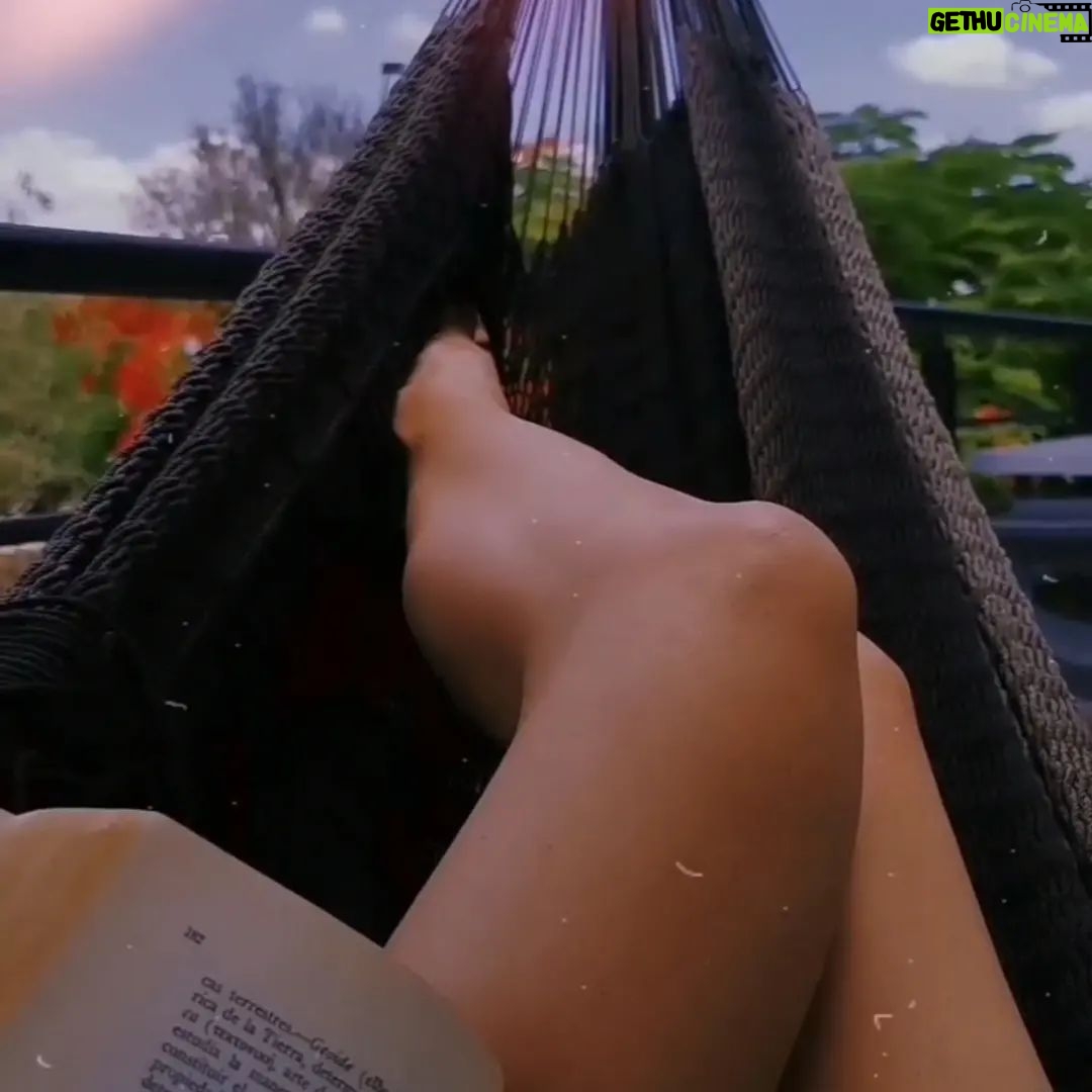 Karen Leone - 3 Likes - Dime donde te duele para amarte más ahí... 😉🪐