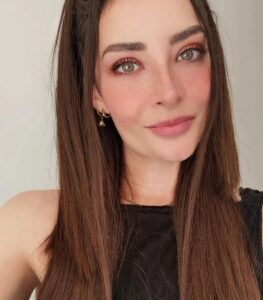 Actress Karen Leone HD Photos and Wallpapers August 2024