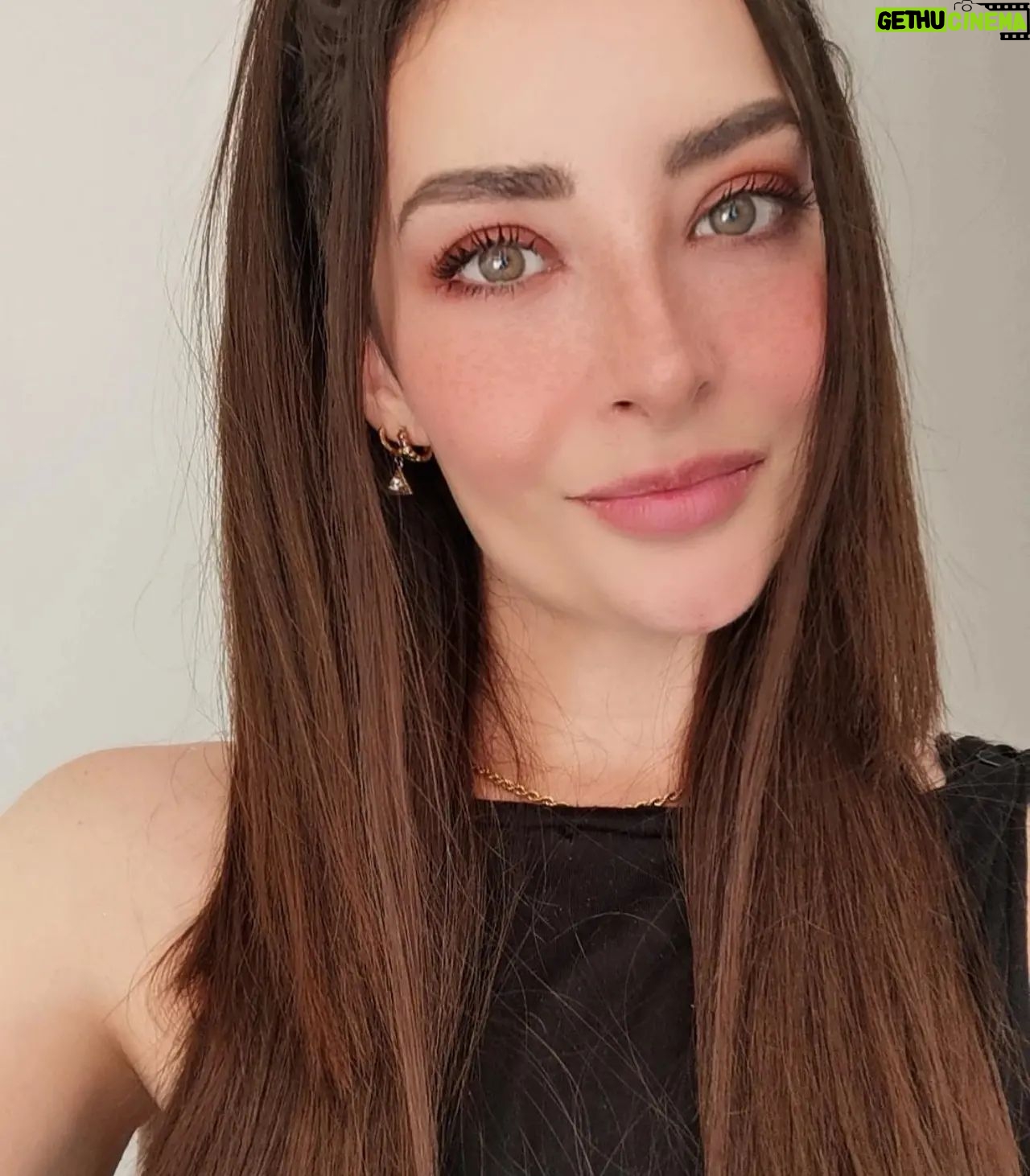 Karen Leone - 790 Likes - Tu paz siempre será tu termómetro✨
Abrazo tu alma, feliz día🤍
.
.
.
#lunes #smile #picoftheday