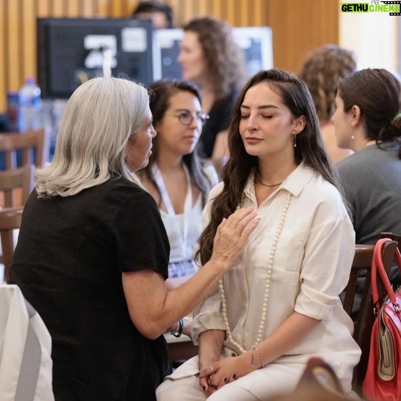 Karen Leone - 3 Likes - Sanarnos entre todos, encontrar seres donde conectemos desde la vulnerabilidad, compasión y amor. A celebrar la vida, a vivirla con inocencia, felicidad, gozo y gloria.
Hermosa experiencia @bodhimedicineinstitute
Feliz de descubrir las 5 Leyes Biológicas, amo!