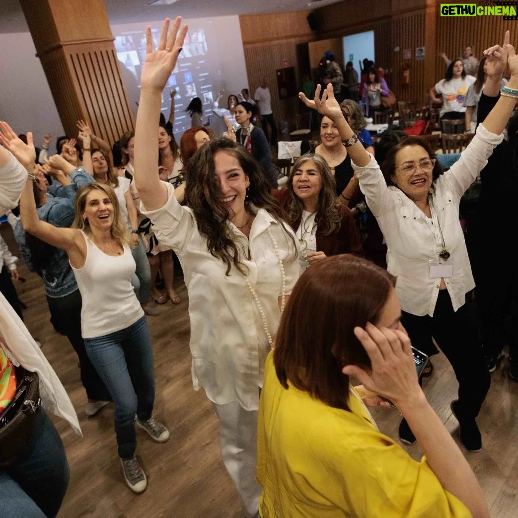 Karen Leone - 3 Likes - Sanarnos entre todos, encontrar seres donde conectemos desde la vulnerabilidad, compasión y amor. A celebrar la vida, a vivirla con inocencia, felicidad, gozo y gloria.
Hermosa experiencia @bodhimedicineinstitute
Feliz de descubrir las 5 Leyes Biológicas, amo!