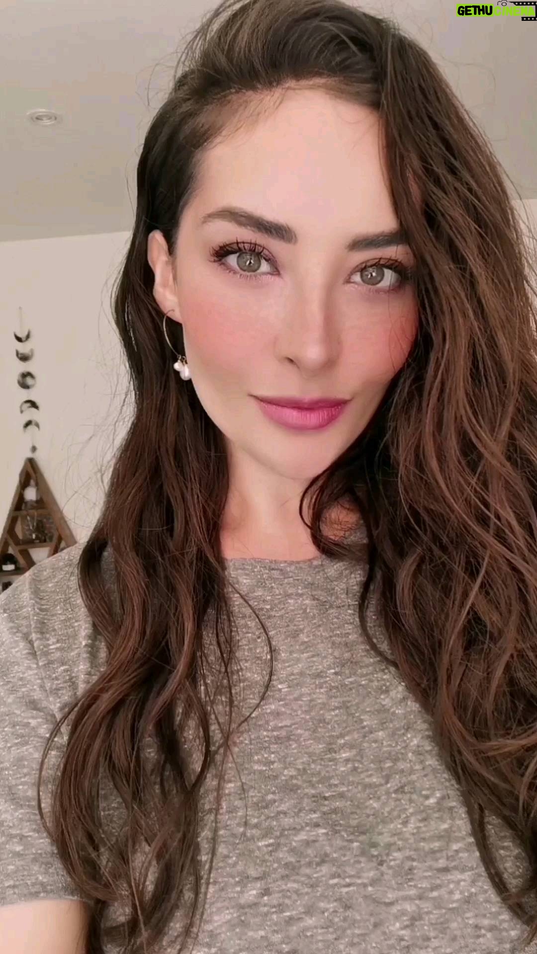 Karen Leone - 843 Likes - Cual prefieren? 🎬🙃 🎬Mi favorito es el último 😛 Los leo... ✨👀✨
