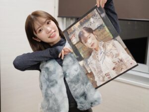 Karen Miyama Instagram - 12月になりましたね❄️
ついに今月に迫ったお渡し会！！

皆様と作ったお試しポスターは会場に飾る予定です！(抽選もあるかも…？)

／
ポスターカレンダーお渡し会まで、
あと21日！！📢 
＼

2024年ポスターカレンダーを購入で、お渡し会参加可能となっております！
詳しくは商品ページをチェック💭