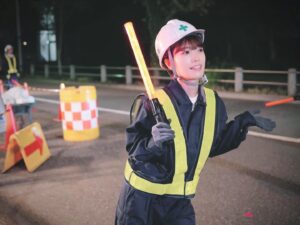 Karen Miyama Instagram - 【正直不動産2 第６話「春よ来い」】

NHK総合/プレミアム4Kにて本日22時より放送！
出演します☺︎

いろんな格好で必死に働く清川です。💰

「家賃が払えない人は夢を諦めないとダメですか。」

春先に向かってバタバタとするこの頃。
同じような想いを背負っている人の背中を優しく撫でてあげられるような時間になりますように。

素敵な現場でした☺︎
ぜひご覧ください。