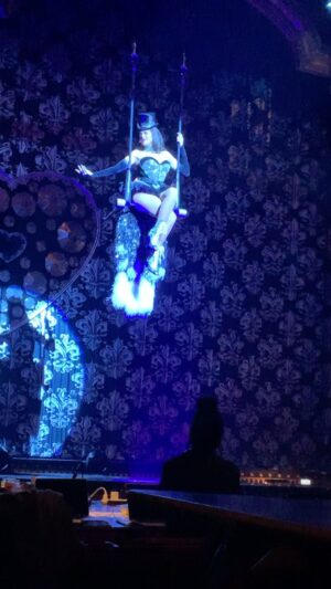 Karen Olivo Instagram - I love this video because it shows our own @sonyatayeh ‘s profile watching me in the darkness. (I mess up and mouth ‘sorry’ to her.☺️) AND this is the version of Diamonds that shows the amazing work of @gypsy_woman3 💖🎩💍 Also, @fodg & @kylebrown_85 , my loves who NEVER left me hanging.
@moulinrougebway