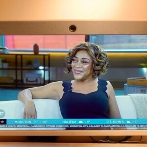 Karen Robinson Instagram - I definitely did NOT wake up like this. Hey @tedbaker - THAT DRESS!!! (if you’re in a gifting mood, let’s talk).
Thank you @breakfasttelevision for having me on to promote last night’s brand new episode of #lawandordertoronto . Friends, did you all get the feels like I did? If you missed it, you can catch up on Citytv !
#Can’tWeJustHaveBread #CriminalIntent #DunDun

💇🏽‍♀️ & 📸 @ana_sorys
💋@luckymakeup
👗 @tedbaker , styled by @lifeofmanek