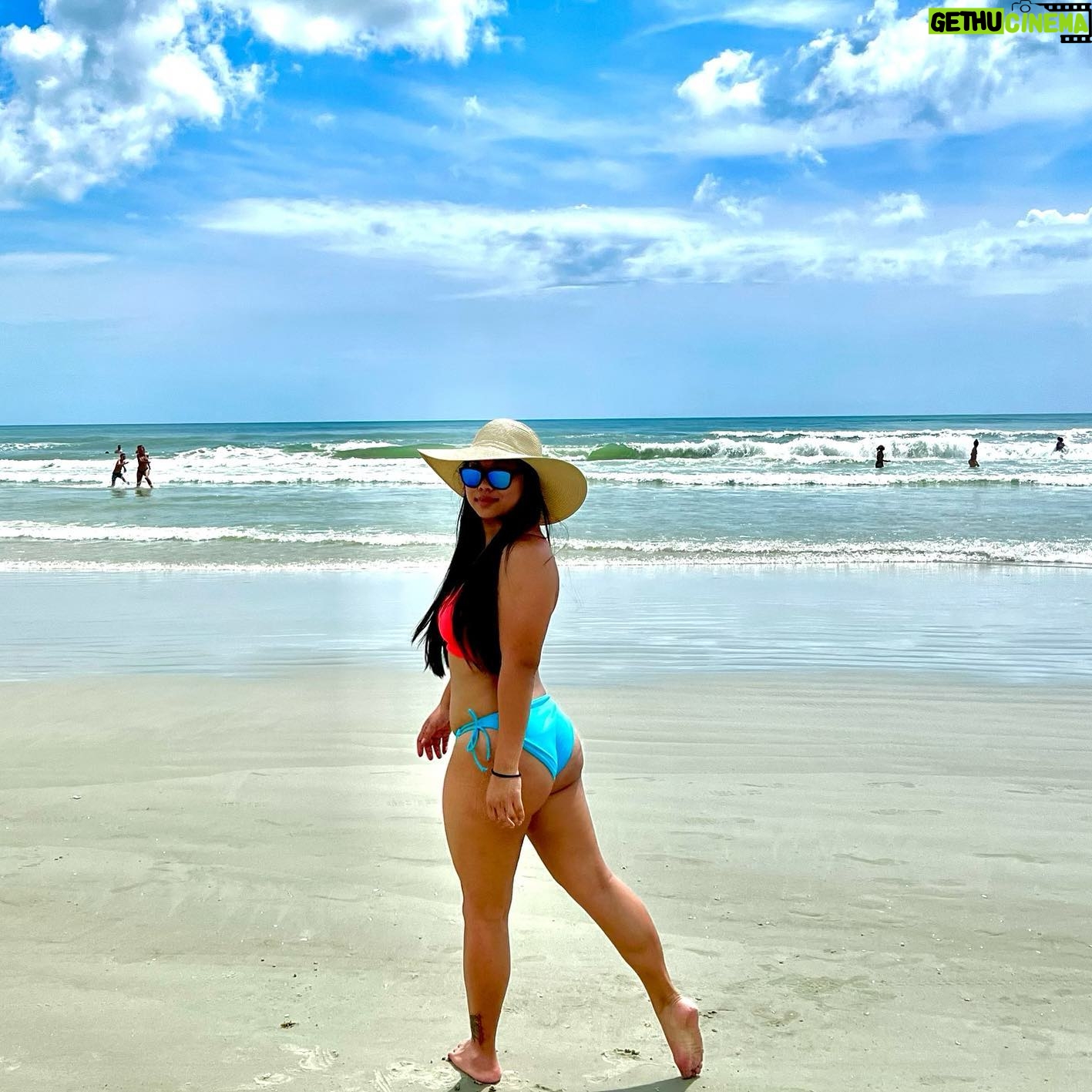 Karen Yu - 7.3K Likes - Summer summer summertime.