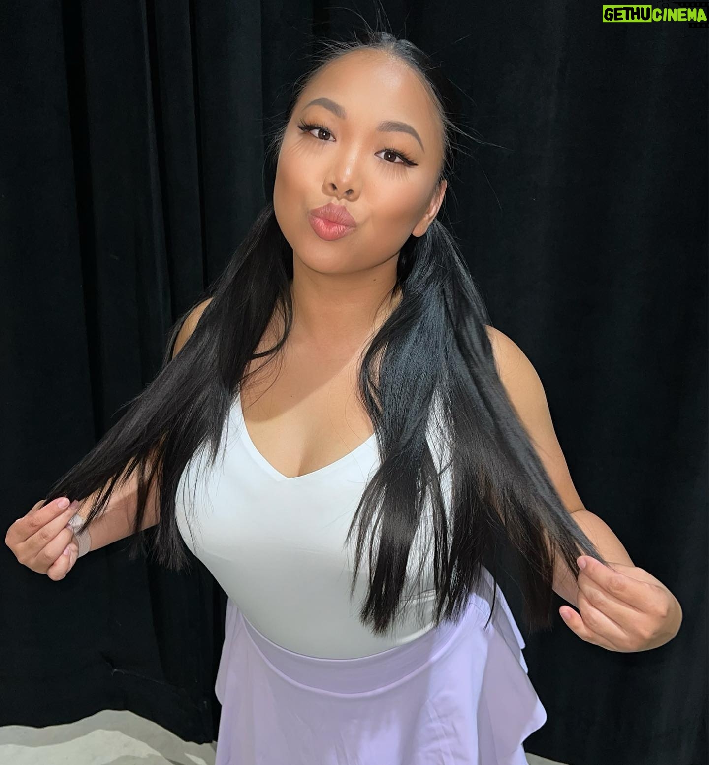 Karen Yu - 6.8K Likes - Mondays suck, but you can still look cute š“