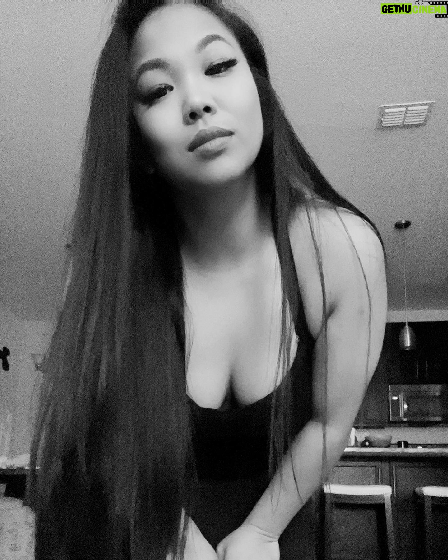Karen Yu - 7.1K Likes - Good night š“