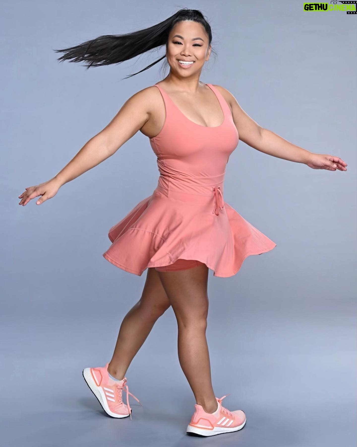 Karen Yu - 6.6K Likes - Iām loving this dress, but I got a little dizzy twirling so much šµāš«
š @popflex_active
šø @pmack99