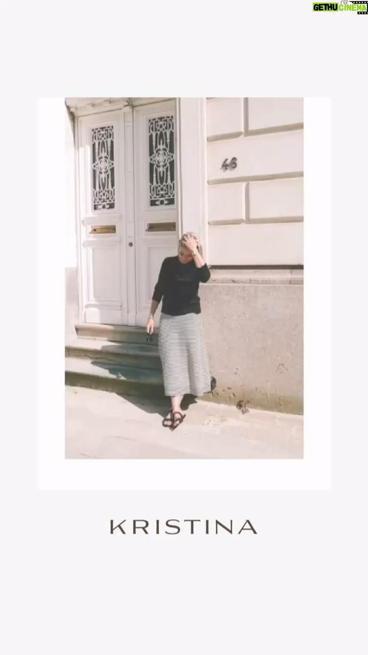 Karen Damen Instagram - When in doubt….wear black! Our little black Michelle jumper in the finest Merino&Silk&Cashmere blend🤎 #merinowool #cashmere #silk #littleblackjumper #timeless #investmentpieces #basic #roundneck #belgianbrand #madeinbelgium #craftmanship #quality #slowfashion