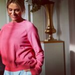 Karen Damen Instagram – Ook verliefd op deze trui? Swipe dan naar links en breng ons dit weekend een bezoekje! 😃 @kristinaknitwear @kirsten_damen_prive @kirstendamen71