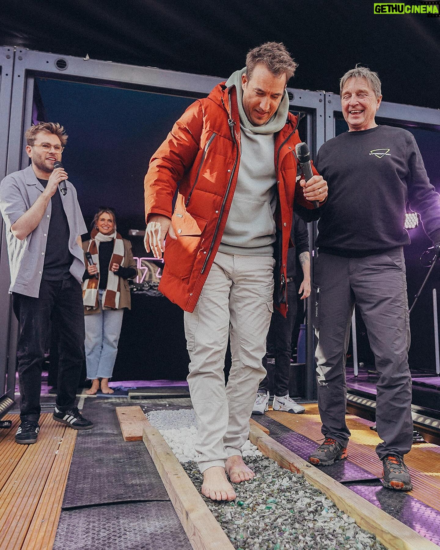 Karen Damen Instagram - Wat een bedrag! 😱 Je zou voor minder een gekke bek trekken. 🤪 Succes om dat morgen te overtreffen in Limburg @noragharib en @bart.appeltans. #degrotejezactieweek