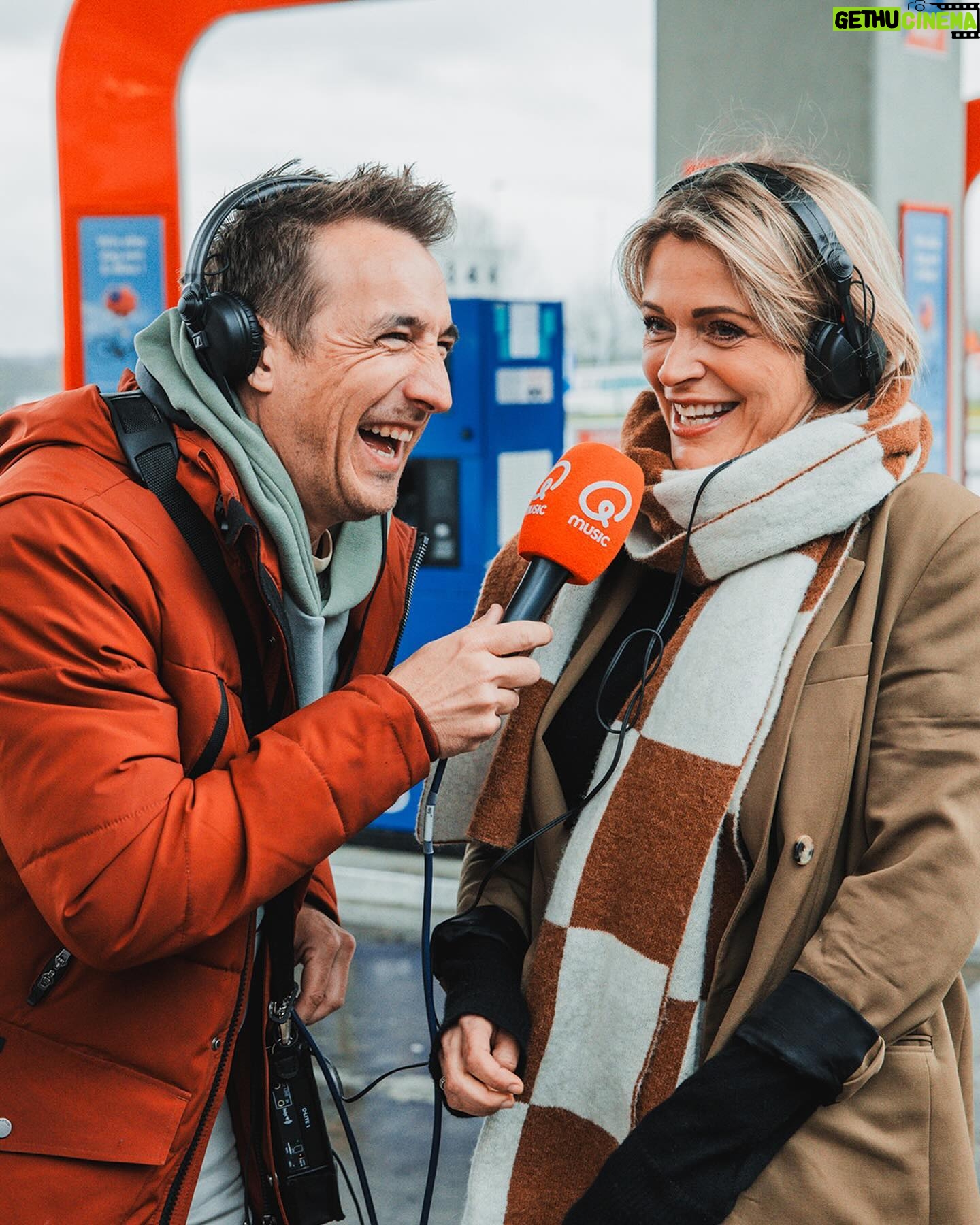 Karen Damen Instagram - Wat een bedrag! 😱 Je zou voor minder een gekke bek trekken. 🤪 Succes om dat morgen te overtreffen in Limburg @noragharib en @bart.appeltans. #degrotejezactieweek