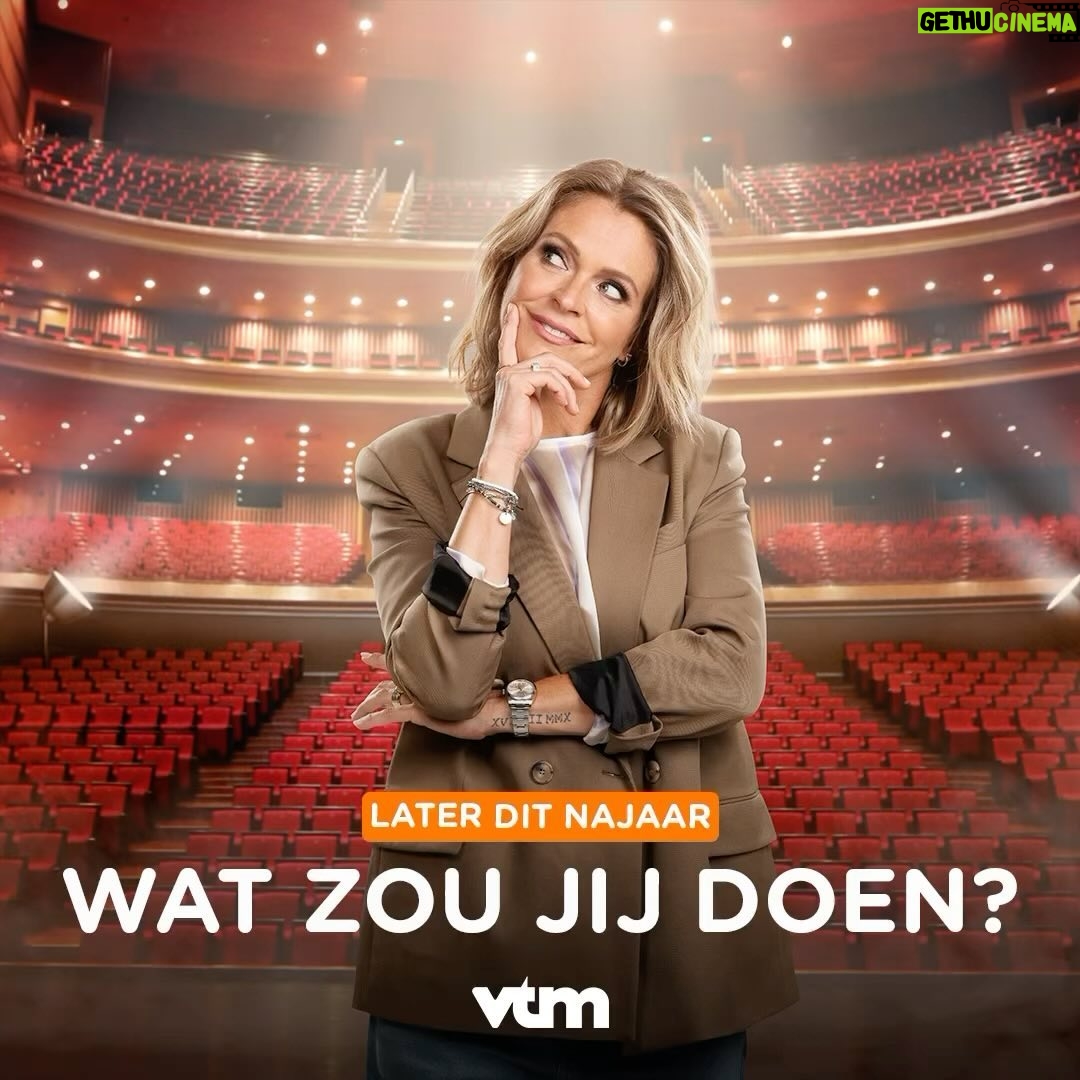 Karen Damen Instagram - Goed nieuws voor al wie Karen Damen gemist heeft! 🤩 In ‘Wat Zou Jij Doen?’ helpt ze samen met een zaal vol willekeurige Vlamingen mensen de knoop door te hakken. Eigen stekje of hotel mama? Een 🐱 of een 🐶 adopteren? Zij weten raad. #daardoenwehetvoor