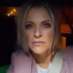 Karen Damen Instagram – Ik mag hopen dat de bevoegde instanties hier gepast op reageren door streng op te treden, alsook de ouders van de daders. Want de slachtoffers dragen deze traumatische ervaring mee voor de rest van hun leven. Dus aub: Pak dit vast en doe er iets aan!!!
Zinloos geweld moet dringend de wereld uit. Veel moed en liefde voor de slachtoffers. Dikke knuffel, Karen. (en @niels_destadsbader) ♥️