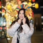 Karen Mok Man-Wai Instagram - 新的一年❣️龍光煥發🌟 Radiant Beginnings in the New Year✨ #莫文蔚 #KarenMOK #莫貓寶貝來拜年 #新年快樂 #龍年行大運 #龍年大吉 #LunarNewYear #YearoftheDragon #tommyhilfiger