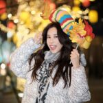 Karen Mok Man-Wai Instagram - 新的一年❣️龍光煥發🌟 Radiant Beginnings in the New Year✨ #莫文蔚 #KarenMOK #莫貓寶貝來拜年 #新年快樂 #龍年行大運 #龍年大吉 #LunarNewYear #YearoftheDragon #tommyhilfiger