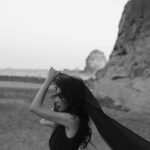 Karen Mok Man-Wai Instagram - Desert dreams 💭💫  《MOEVIR》2024年04月號 | 2024 April Issue  📸: @ffflyy2 💄: @omix  💇‍♀️: @derrick_ng    #莫文蔚 #KarenMOK #Moevir