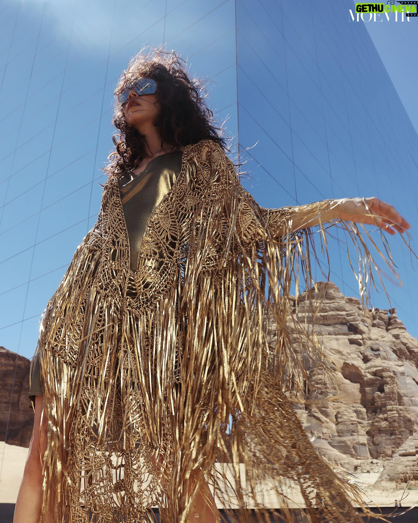 Karen Mok Man-Wai Instagram - Turning up the heat in style 🔥🕶️
《MOEVIR》2024年04月號 | 2024 April Issue
📸: @ffflyy2
💄: @omix
💇♀️: @derrick_ng
#莫文蔚 #KarenMOK #Moevir