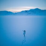 Karen Mok Man-Wai Instagram - 零下三十度在冰湖上跳舞❄️💃 Frozen🧚🏻 🎿 @jackwolfskin 💇‍♀️ @carrcheng 💄 @lingchan_makeup 📸 @janshenphoto #莫文蔚 #KarenMOK #莫貓Vlog #MokAByeKittyVlog