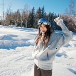 Karen Mok Man-Wai Instagram - 四年一度的這一天，感覺好像賺到了24小時！ 用軟綿綿的白雪和冬天說再見❄️ Say goodbye to snowy winter on this special day☃️ 💇‍♀️ @carrcheng 💄 @lingchan_makeup 📸 @janshenphoto #莫文蔚 #KarenMOK #閏年 #莫貓Vlog #MokAByeKittyVlog