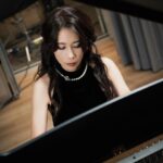 Karen Mok Man-Wai Instagram - 時光荏苒，但願我們對音樂的愛、對生活的愛，每一天都是新的💖 Embracing the fleeting moments, let our love for music and life be a fresh melody every day. 💫 👗 @shiatzychen 💇‍♀️ @carrcheng 💄 @lingchan_makeup 📸 @janshenphoto #莫文蔚 #KarenMOK #piano