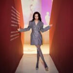 Karen Mok Man-Wai Instagram - 莫后光年終於來到成都✌️ 這次展期超～級～長～沒理由再錯過了吧😉 行程趕緊安排起來！一起打卡 #莫后光年成都站 📸 【時尚迴響｜Melody of Style — 《嘉人 Marie Claire》千禧風尚大展】 【Reign of MOKnificence 莫后．光年 概念展中展】 📅 日期：2024 Jan 31 ~ 2024 May 6 📌 地點：成都市錦江區中紗帽街8號 成都太古里1113C號 Reign of MOKnificence coming to Chengdu🌶️ Visit us from Jan 31 to May 06 at TaikooLi Chengdu💫 👗 @ermannoscervino 💇‍♀️ @derrick_ng 💄 @lingchan_makeup 📸 @janshenphoto #莫后光年#moknificence #MOK30 #MokAByeKitty #KarenMOK #莫文蔚 #莫貓寶貝 #MarieClaire #嘉人時尚迴響大展 #千禧風尚大展 #成都太古里 #chengdu #ReignofMOKnificence