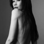 Karen Mok Man-Wai Instagram - 🖤🤍 💇‍♀️ @derrick_ng 💄 @lingchan_makeup 📸 @z.qiann #莫文蔚 #KarenMOK #MarieClaire