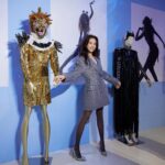 Karen Mok Man-Wai Instagram - 莫后光年終於來到成都✌️ 這次展期超～級～長～沒理由再錯過了吧😉 行程趕緊安排起來！一起打卡 #莫后光年成都站 📸 【時尚迴響｜Melody of Style — 《嘉人 Marie Claire》千禧風尚大展】 【Reign of MOKnificence 莫后．光年 概念展中展】 📅 日期：2024 Jan 31 ~ 2024 May 6 📌 地點：成都市錦江區中紗帽街8號 成都太古里1113C號 Reign of MOKnificence coming to Chengdu🌶️ Visit us from Jan 31 to May 06 at TaikooLi Chengdu💫 👗 @ermannoscervino 💇‍♀️ @derrick_ng 💄 @lingchan_makeup 📸 @janshenphoto #莫后光年#moknificence #MOK30 #MokAByeKitty #KarenMOK #莫文蔚 #莫貓寶貝 #MarieClaire #嘉人時尚迴響大展 #千禧風尚大展 #成都太古里 #chengdu #ReignofMOKnificence