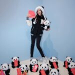 Karen Mok Man-Wai Instagram - 迎財神🧧財源滾滾💰 it‘s time to focus and get back to work! 💪🏼 Wishing everyone a prosperous start to the year.🎉💰 👗 Mok-A-Bye Kitty Comics Baseball Jacket 💇‍♀️ @derrick_ng 💄 @lingchan_makeup 📸 @janshenphoto #莫文蔚 #KarenMOK #莫貓寶貝來拜年 #新年快樂 #龍年行大運 #龍年大吉 #LunarNewYear #YearoftheDragon