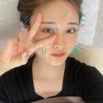 Karen Otomo Instagram – 月曜日ですね！
本日、事後報告になってしまったのですが、プチブランチ・キレイの日に出演しておりました💦

キレイ部のロケは、最新の美容が満載で楽しい✨
今日はUNIQLOロケの模様でした！
大好きなUNIQLO×美容。
ロケだけじゃものたりなくて、ロケが終わったその日にまた行きました😂

月曜日はキレイの日ということで、私の美容について。

長らく、ジプシーしてました、シャンコンは久しぶりにAujuaに帰ってきました。
Aujuaのなかでも、どれがいいのかわからなくて、現場で偶然お会いした「Aujuaのプロ」のヘアスタイリストさんに髪の毛の悩みを全部お話ししたところ、シャンプーはアクアヴィア、トリートメントはリペアリティでMIXがいいとアドバイスいただき…✨

使用感良すぎて、洗髪が楽しみになりました😊

そして、駆け込みの美容鍼。
「ギュンとあげてください」とフワッとした言い方のお願いでも「了解！」とまさにギュンっと、してくださる、、、🙇‍♀️

そして、マッサージアイテムたち。
実は先日ニューフェイスも買ったので、もっと多くなったのですが🤭
日々、走っているとすぐに足が弾けそうになります😂
面倒くさくならないように、いろんなバリエーションでその日の気分にフィットしたものをしようという戦略で増えてきました。

が、結果どれも気に入りすぎて、結局毎日使っています、日課です。

4枚目はいつかのふわふわ入浴剤。
入浴剤も大好きです。

長くなってきた💦
ここから、お知らせですが、今週はお知らせも盛りだくさんです📢
ぜひ、読んでやってください😂

5月27日(月)
・9:55〜TBS「プチブランチ」
・17:10〜FM GUNMA「flower pot」
・22:00〜Abema「今日、好きになりました。」
・25:00〜AuDee「TOKYOSPEAKEASY」生放送でヨネダ2000誠さんとお話しします！
はじめましての誠さん、ドキドキです💓

5月30日(木)
・19:00〜TBS「プレバト‼︎」

5月31日(金)
・10:25〜（のどこかで）中京テレビ「ぐっと」
・15:50〜（のどこかで）中京テレビ「キャッチ！」
どちらも生放送です~✨

6月1日(土)
・16:00〜中京テレビ「ディズニー・オン・アイス特番『きっと見つかる！アナタだけのスペシャルなギフト』」
※中京テレビはこの日のこの時間ですが、地域によって放送タイミングが異なります！
ぜひ、番組表でチェックしてみてください🙇‍♀️

長くなってしまいました💦
今週は生放送多め。
リアムタイムでみなさんと楽しめるのが嬉しいです！