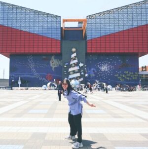 Karen Otomo Instagram - ①初めての海遊館（浮かれててポーズも表情も謎😂）
②1番可愛かったトリ（1番感動したのはジンベイザメ）
③妹とついにペアリング（周りには、妹と付き合ってるよね、と言われます）
④よく見るとなんか独特なアザラシの動画（正面はもちろん可愛い）
⑤はい、決めポーズ

良き日曜日を！！