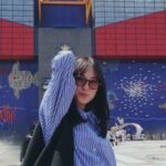 Karen Otomo Instagram – ①初めての海遊館（浮かれててポーズも表情も謎😂）
②1番可愛かったトリ（1番感動したのはジンベイザメ）
③妹とついにペアリング（周りには、妹と付き合ってるよね、と言われます）
④よく見るとなんか独特なアザラシの動画（正面はもちろん可愛い）
⑤はい、決めポーズ

良き日曜日を！！