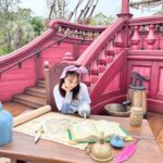 Karen Otomo Instagram - ずっと夢に見ていた世界… アレンデールもネバーランドも、秘境の塔も、ずっとそこにあったなんて✨ アニメーションのあの世界がそのままで、世界中探してもファンタジースプリングスにしかないものもあって、目の前の景色、全部が魔法のようでした🪄 お久しぶりの王様のブランチ、トレンド部、本日の午後放送（予定）です！ ぜひ、ご覧ください！
