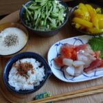 Karen Otomo Instagram – 基本的に、
切るだけ、
焼くだけ、
炒めるだけ。

数日分ですが、全部似てる感じ。
でも、おうちで食べるご飯がホッとするので好きです。