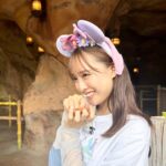 Karen Otomo Instagram - ずっと夢に見ていた世界… アレンデールもネバーランドも、秘境の塔も、ずっとそこにあったなんて✨ アニメーションのあの世界がそのままで、世界中探してもファンタジースプリングスにしかないものもあって、目の前の景色、全部が魔法のようでした🪄 お久しぶりの王様のブランチ、トレンド部、本日の午後放送（予定）です！ ぜひ、ご覧ください！