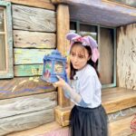 Karen Otomo Instagram - ずっと夢に見ていた世界… アレンデールもネバーランドも、秘境の塔も、ずっとそこにあったなんて✨ アニメーションのあの世界がそのままで、世界中探してもファンタジースプリングスにしかないものもあって、目の前の景色、全部が魔法のようでした🪄 お久しぶりの王様のブランチ、トレンド部、本日の午後放送（予定）です！ ぜひ、ご覧ください！
