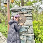 Karen Otomo Instagram - ずっと夢に見ていた世界… アレンデールもネバーランドも、秘境の塔も、ずっとそこにあったなんて✨ アニメーションのあの世界がそのままで、世界中探してもファンタジースプリングスにしかないものもあって、目の前の景色、全部が魔法のようでした🪄 お久しぶりの王様のブランチ、トレンド部、本日の午後放送（予定）です！ ぜひ、ご覧ください！