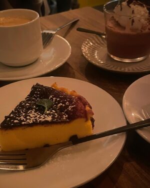 Karen Otomo Instagram - 夜カフェ~🧀☕️