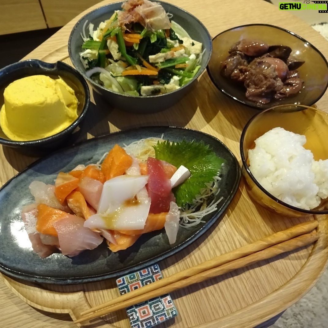 Karen Otomo Instagram - 最近の、おうちごはんたち。 いっぱい食べて、 いっぱい休んでから、 いっぱい動くという順番で やらせてもらってます🤭